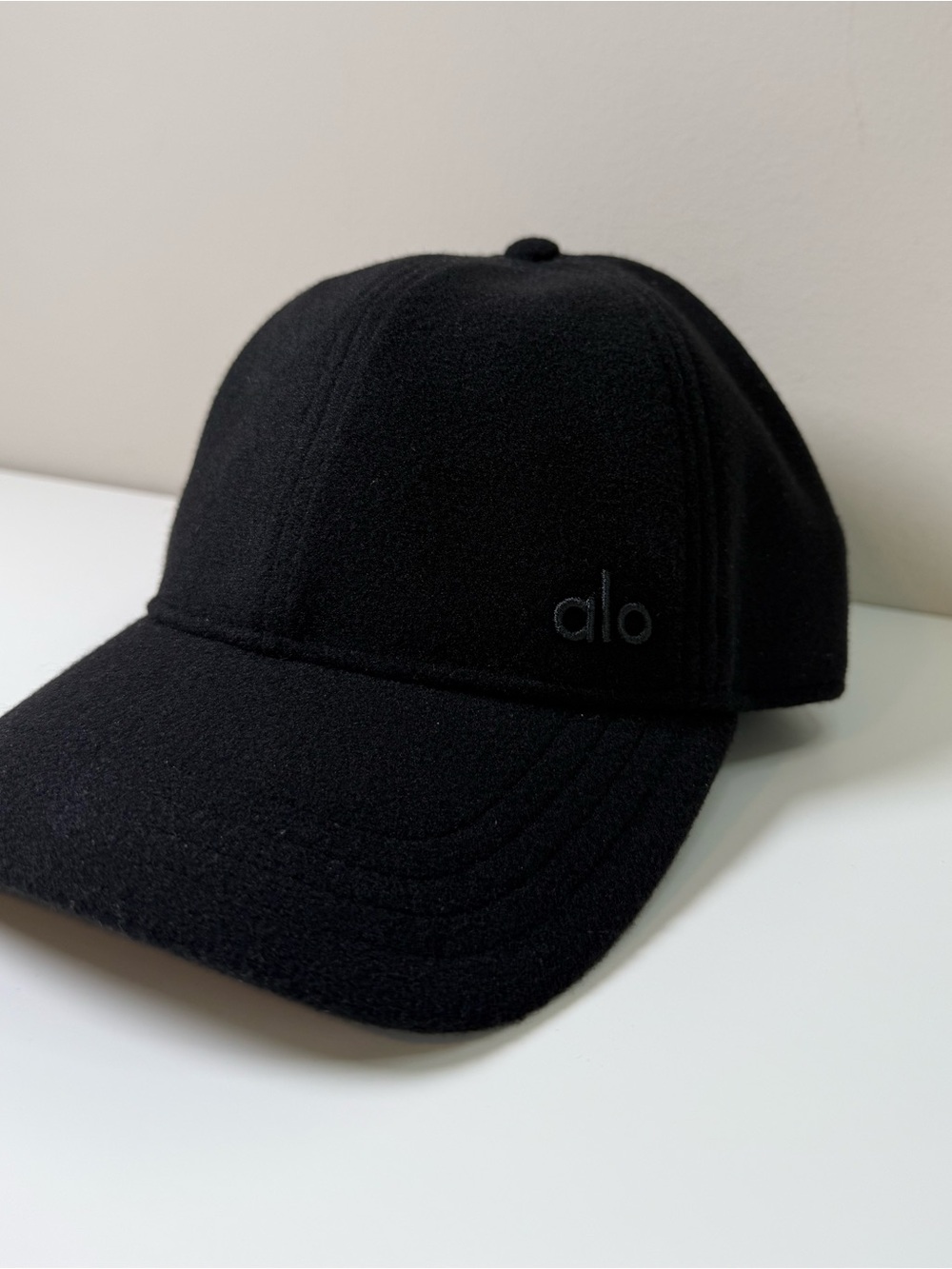 Alo Yoga | Off Duty Prestige Cap | Black | One Size - Picture 2 of 14